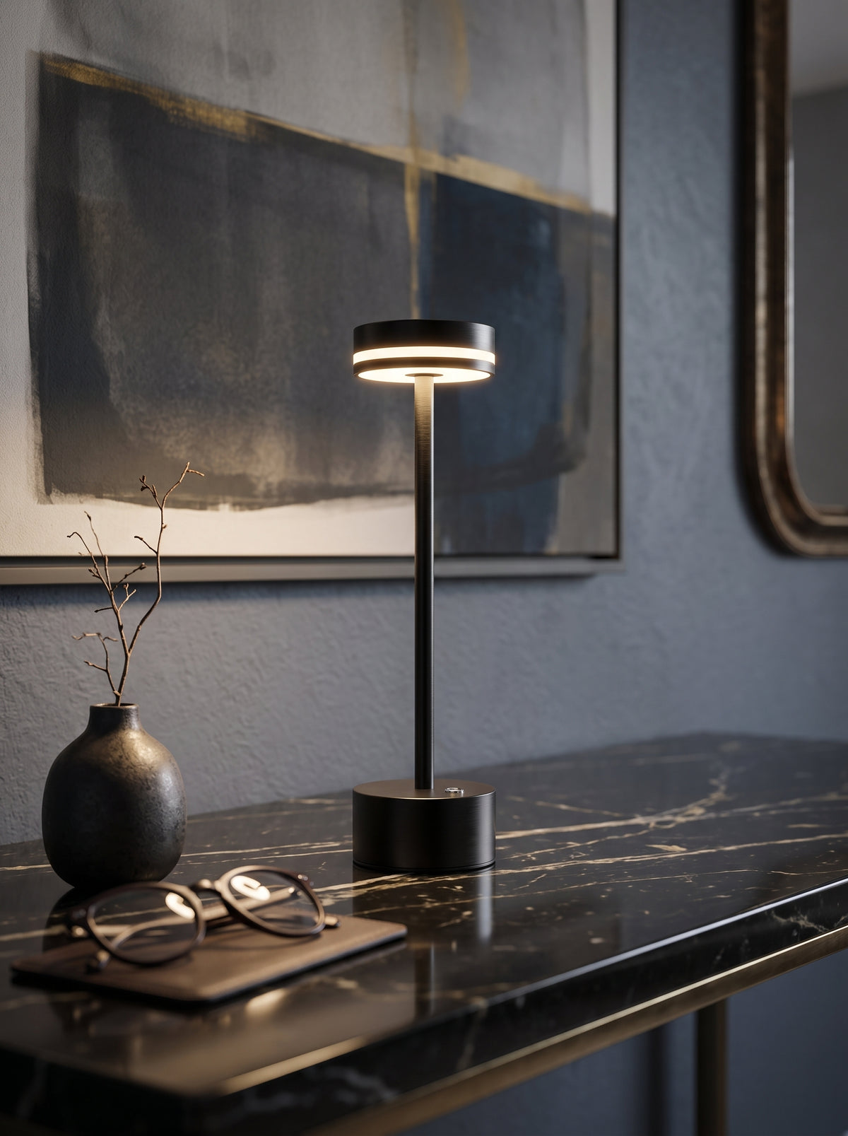 Black Alba Lamp